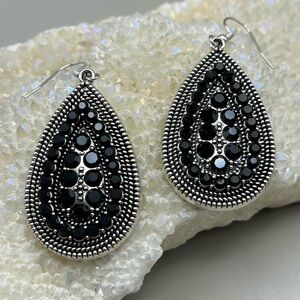Elegant Black and Silver Teardrop Earrings-Stylish Everyday Wear